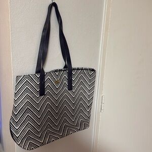 AUTHENTIC: Michael Kors Black & White Full Size Purse